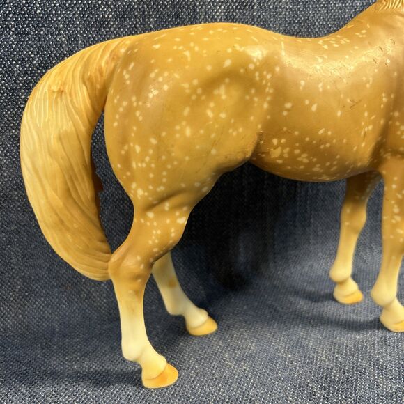 Blue Ribbon Ranch Quarter Horse Dapple Palomino Blue Box 9.5” - Picture 6 of 16